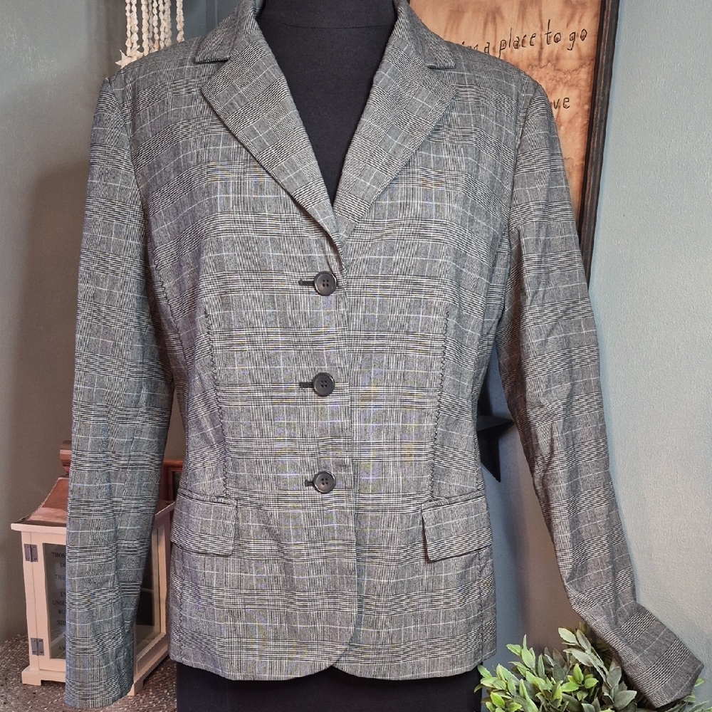 Covington Women's Classic Gray Check Blazer